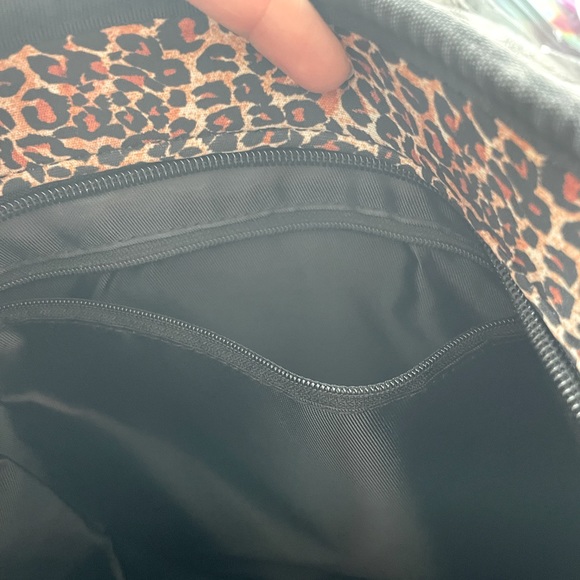 Leopard and hot pink striped accent Neoprene crossbody messenger bag - Picture 12 of 12